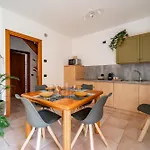 Apartman Golden 2 - Just Few Steps From The