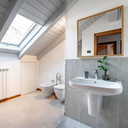 Golden 2 - Just Few Steps From The * Dervio