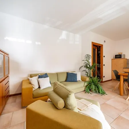 Golden 2 - Just Few Steps From The Appartamento Dervio