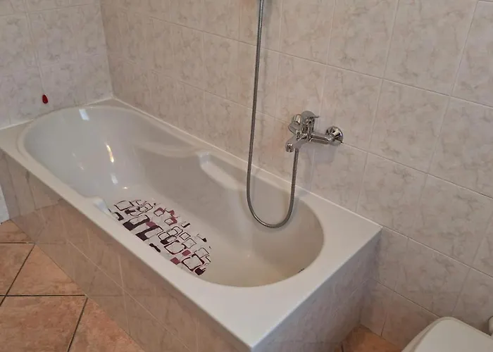 Golden 2 - Just Few Steps From The דרביו