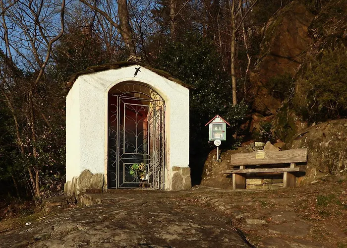 Golden 2 - Just Few Steps From The דירה