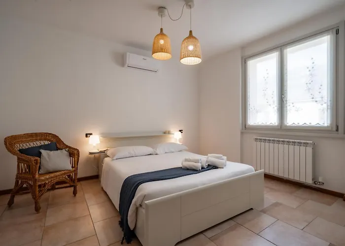 Golden 2 - Just Few Steps From The דרביו