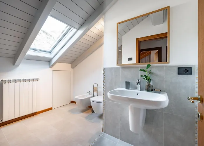 Golden 2 - Just Few Steps From The * דרביו