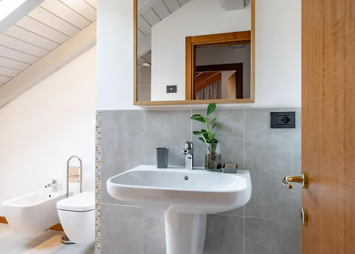 Golden 2 - Just Few Steps From The דירה *