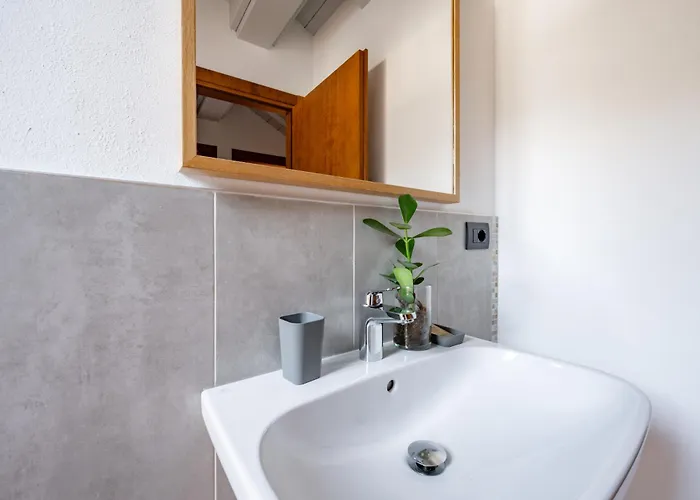 Golden 2 - Just Few Steps From The דרביו