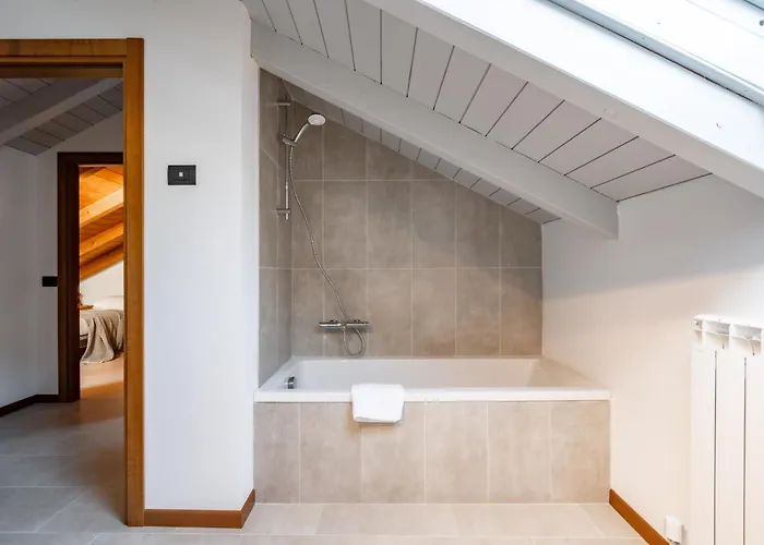 Golden 2 - Just Few Steps From The * דרביו