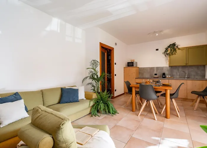 Golden 2 - Just Few Steps From The דירה