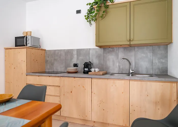 Golden 2 - Just Few Steps From The דירה דרביו