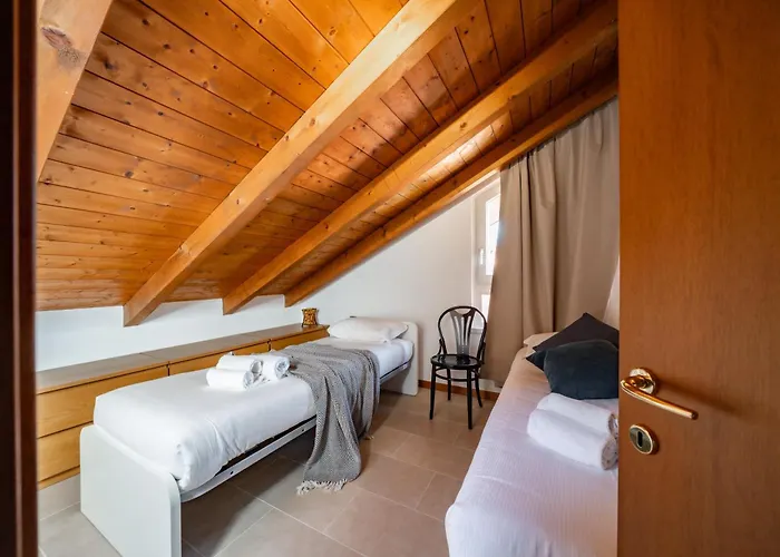 Golden 2 - Just Few Steps From The דרביו