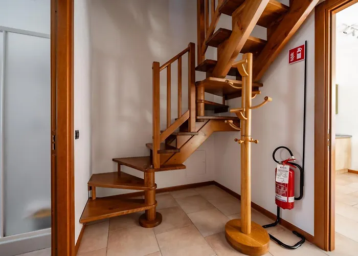 Golden 2 - Just Few Steps From The * דרביו