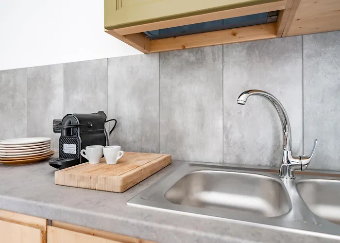 Golden 2 - Just Few Steps From The דירה