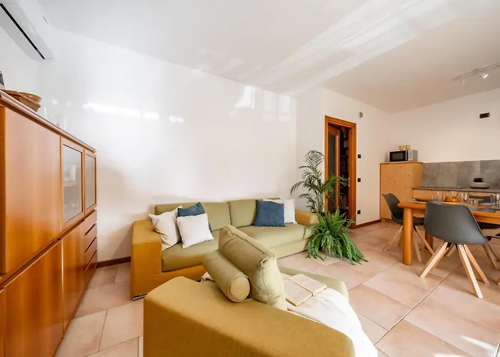 Golden 2 - Just Few Steps From The דירה דרביו