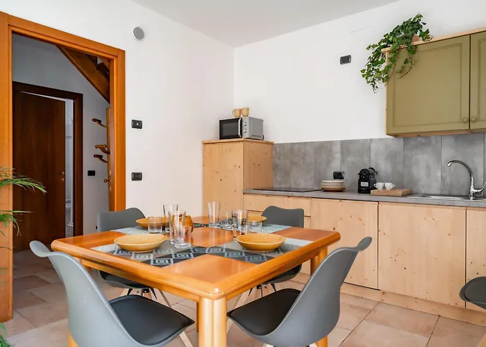 Golden 2 - Just Few Steps From The דירה *