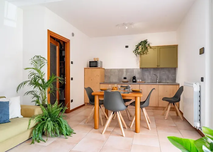 Golden 2 - Just Few Steps From The דירה דרביו