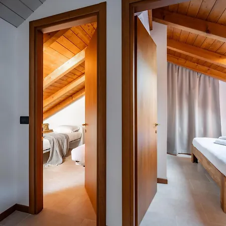 Golden 2 - Just Few Steps From The アパート デルヴィオ