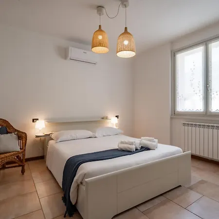 Golden 2 - Just Few Steps From The デルヴィオ