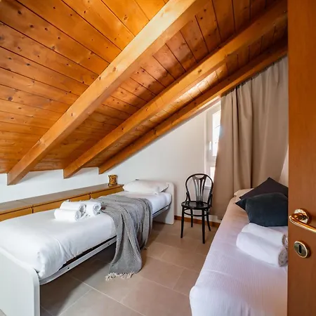 Golden 2 - Just Few Steps From The デルヴィオ