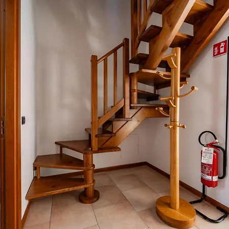 Golden 2 - Just Few Steps From The * デルヴィオ