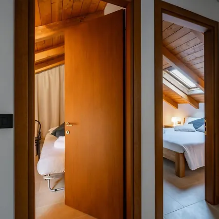 Golden 2 - Just Few Steps From The アパート *