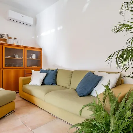 Golden 2 - Just Few Steps From The アパート デルヴィオ