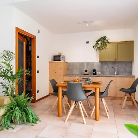 Golden 2 - Just Few Steps From The アパート デルヴィオ