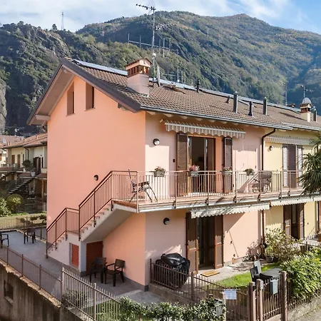 Golden 2 - Just Few Steps From The アパート